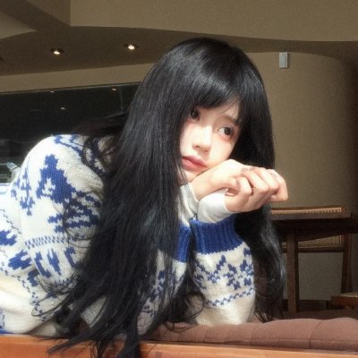 裹头巾的女人